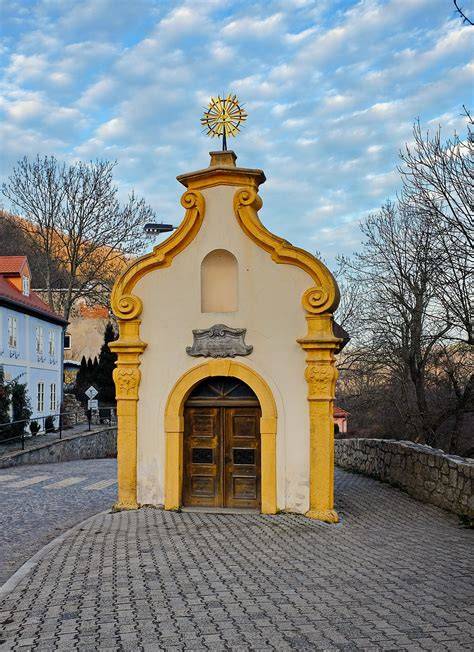 kaple s nápisem Sv. Jene