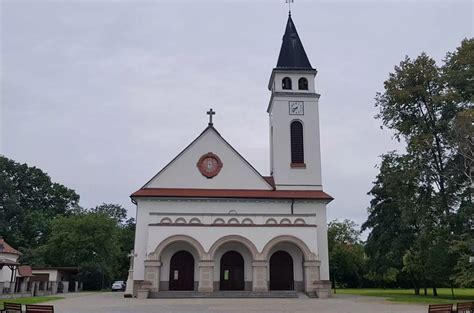 pohled na kostel Krista Krále v Praze