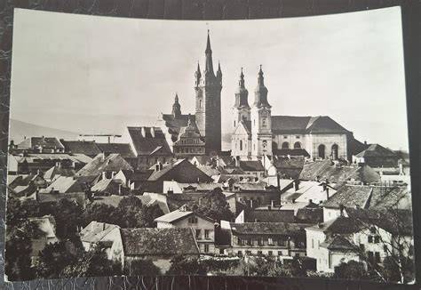 krajinný pohled na kostel a věž