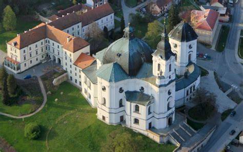 barokni kostel a poutni misto (Křtiny Sloup)