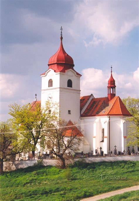 Kostel Povýšení sv. Kříže Linhartovy exteriér