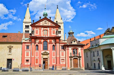 Bazilika svatého Jiří západní průčelí a věže