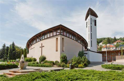 Moderní architektura Luhačovice kostel zvony