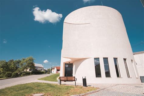 Nová kaple Sazovice architektura světlo interiér